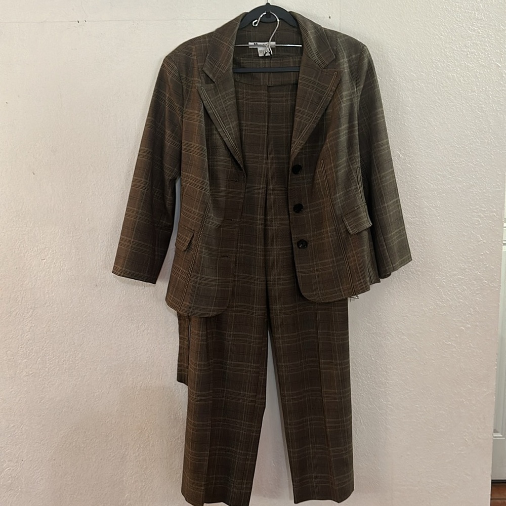 Beautiful Brown Plaid Women's Blazer/ pant suit set with removable belt - Picture 2 of 12